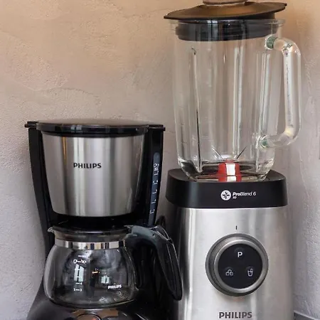 Industrial Pet-friendly With Movie Projector By Renters *