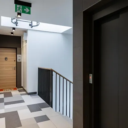 Industrial Pet-friendly With Movie Projector By Renters