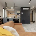 Industrial Pet-friendly With Movie Projector By Renters Varşova