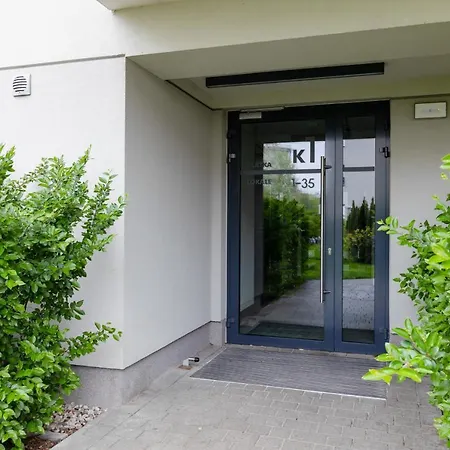 Industrial Pet-friendly With Movie Projector By Renters * Warschau